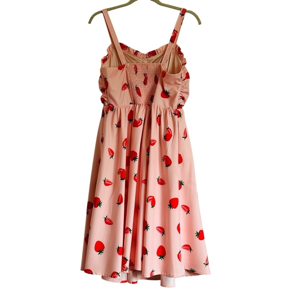 BELLE POGUE STRAWBERRY PRINT RUCHED FIT AND FLARE DRESS SIZE MEDIUM - Picture 6 of 15